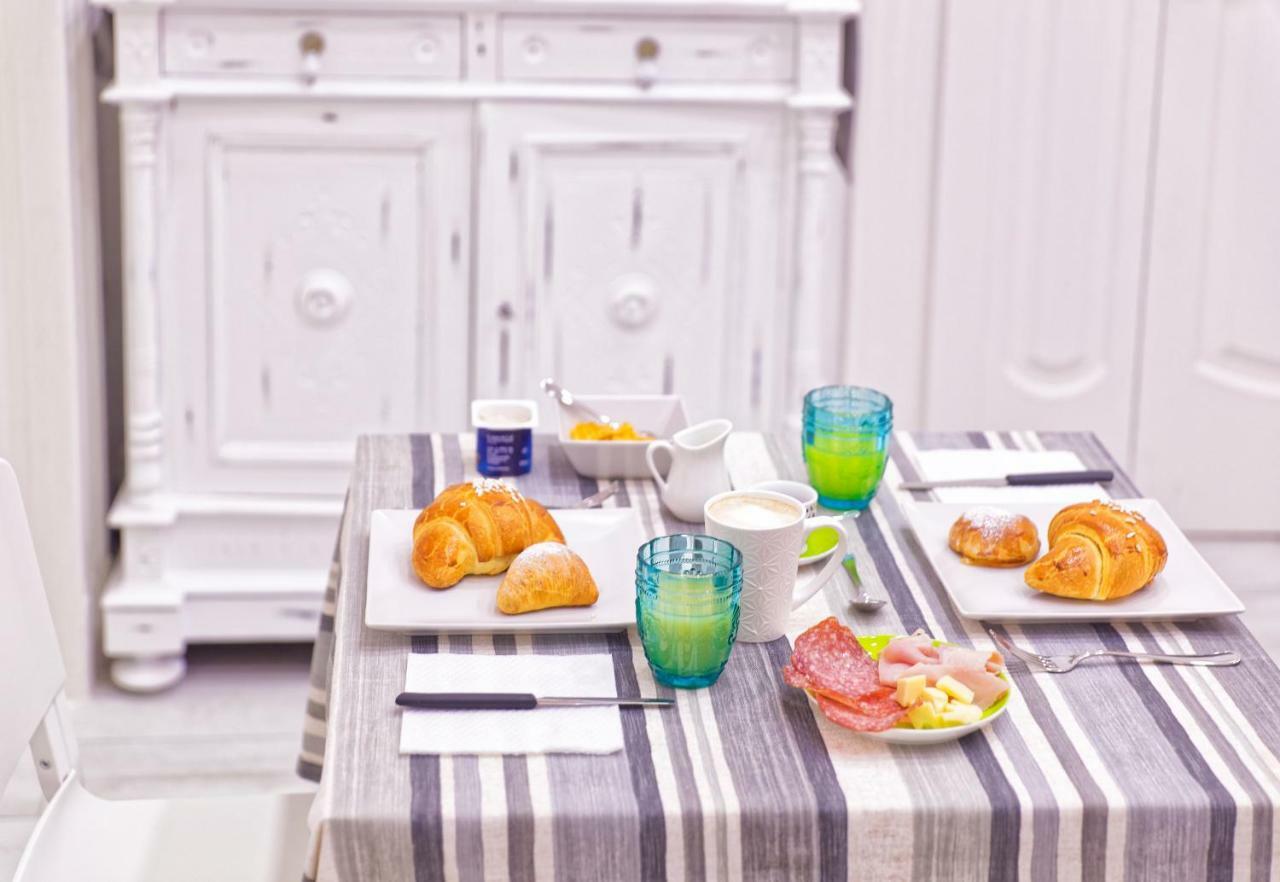 B&B Rest A Napoli ภายนอก รูปภาพ